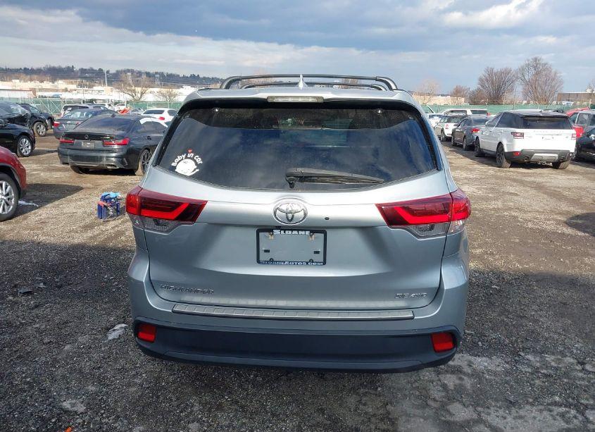Photo 16 of 2019 Toyota Highlander SE (VIN 5TDJZRFH5KS606423)