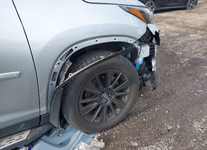 Photo 18 of 2019 Toyota Highlander SE (VIN 5TDJZRFH5KS606423)