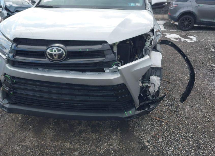 Photo 20 of 2019 Toyota Highlander SE (VIN 5TDJZRFH5KS606423)