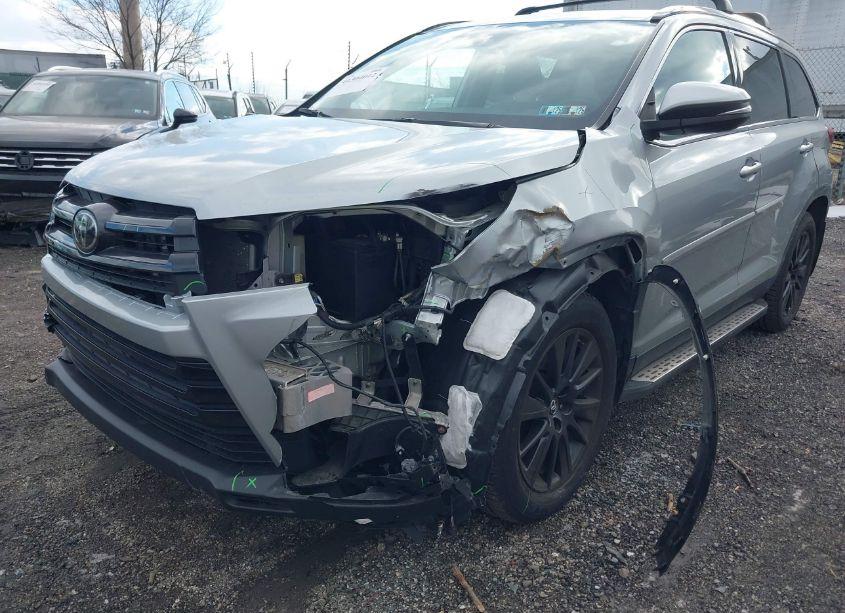 Photo 21 of 2019 Toyota Highlander SE (VIN 5TDJZRFH5KS606423)