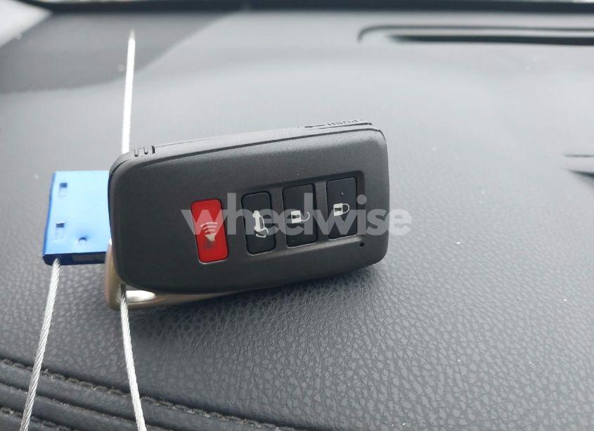 Photo 11 of 2019 Toyota Highlander XLE (VIN 5TDJZRFH5KS628096)