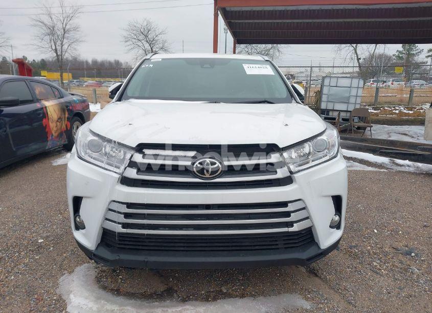 Photo 12 of 2019 Toyota Highlander XLE (VIN 5TDJZRFH5KS628096)