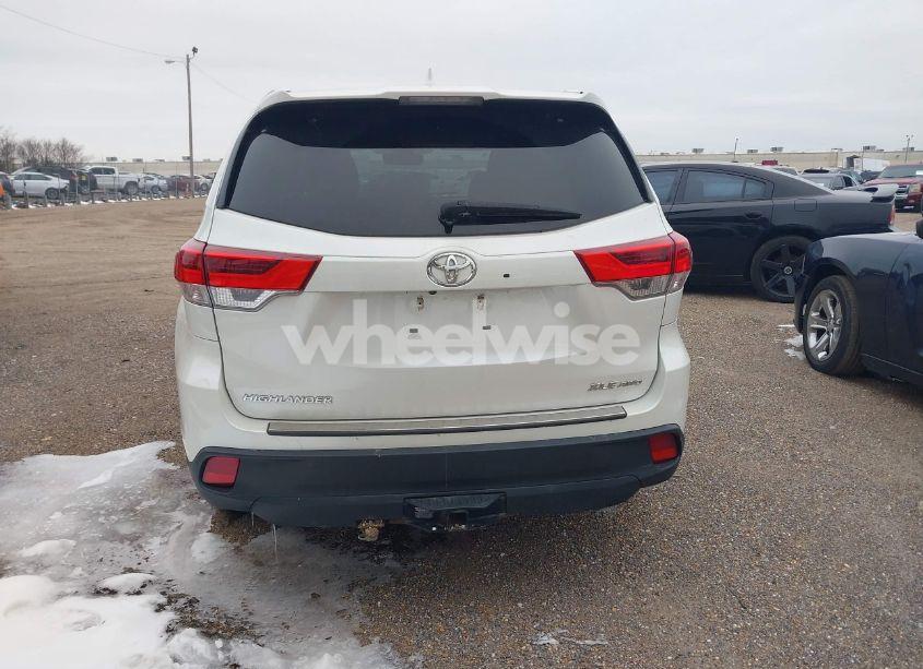 Photo 16 of 2019 Toyota Highlander XLE (VIN 5TDJZRFH5KS628096)