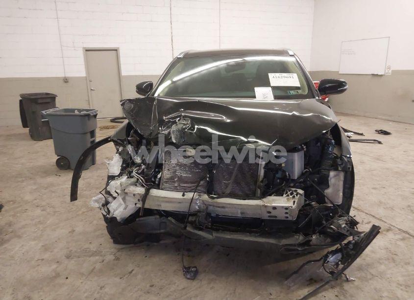 Photo 12 of 2019 Toyota Highlander XLE (VIN 5TDJZRFH5KS996424)