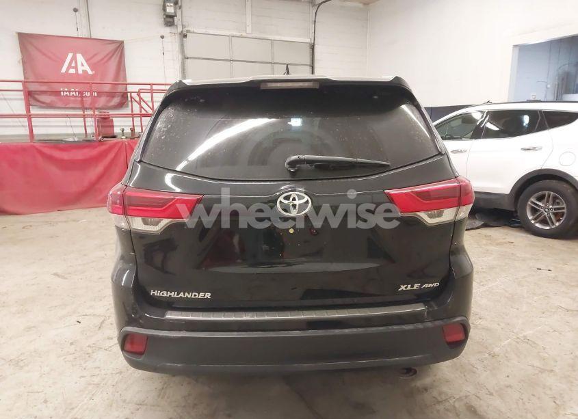 Photo 16 of 2019 Toyota Highlander XLE (VIN 5TDJZRFH5KS996424)