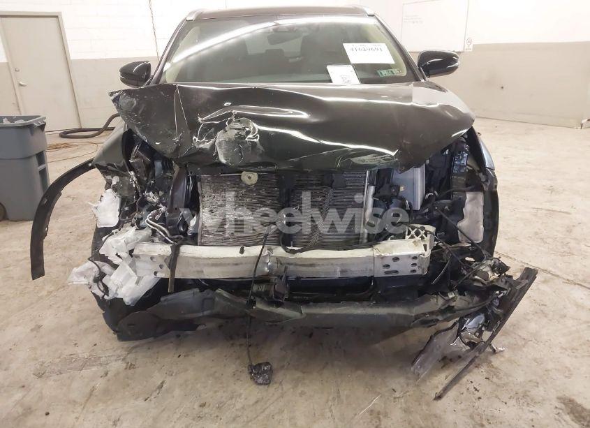 Photo 6 of 2019 Toyota Highlander XLE (VIN 5TDJZRFH5KS996424)