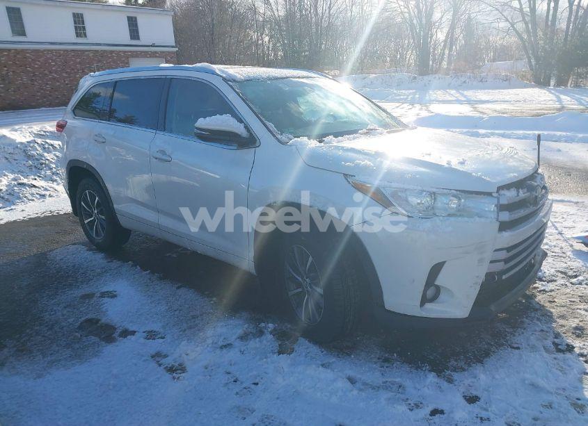 2017 Toyota Highlander XLE (VIN 5TDJZRFH6HS372754) main photo