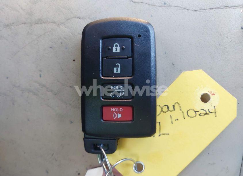 Photo 11 of 2017 Toyota Highlander XLE (VIN 5TDJZRFH6HS372754)