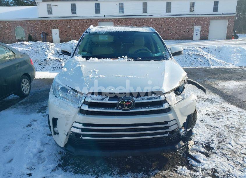 Photo 12 of 2017 Toyota Highlander XLE (VIN 5TDJZRFH6HS372754)