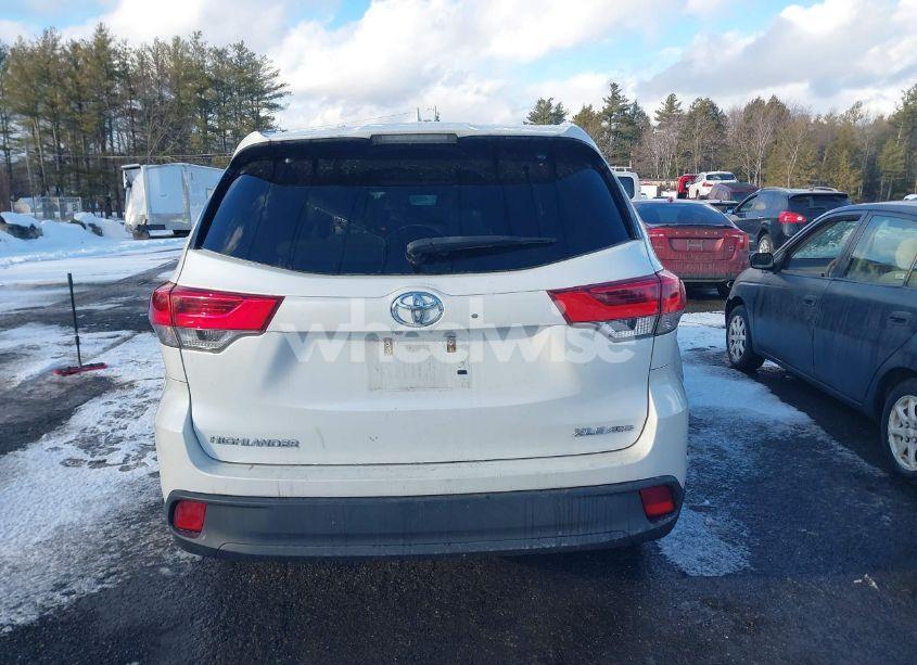 Photo 16 of 2017 Toyota Highlander XLE (VIN 5TDJZRFH6HS372754)