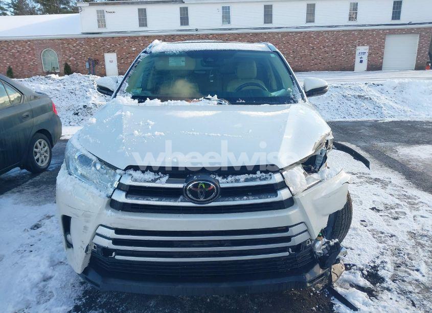 Photo 17 of 2017 Toyota Highlander XLE (VIN 5TDJZRFH6HS372754)