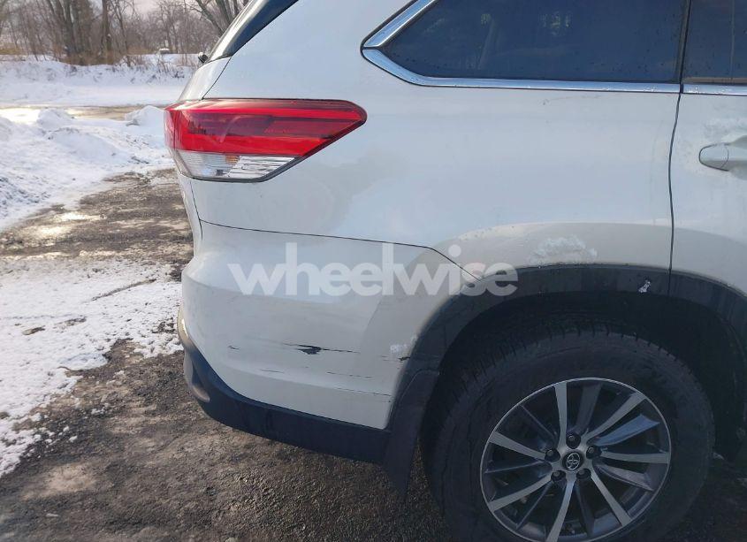 Photo 18 of 2017 Toyota Highlander XLE (VIN 5TDJZRFH6HS372754)