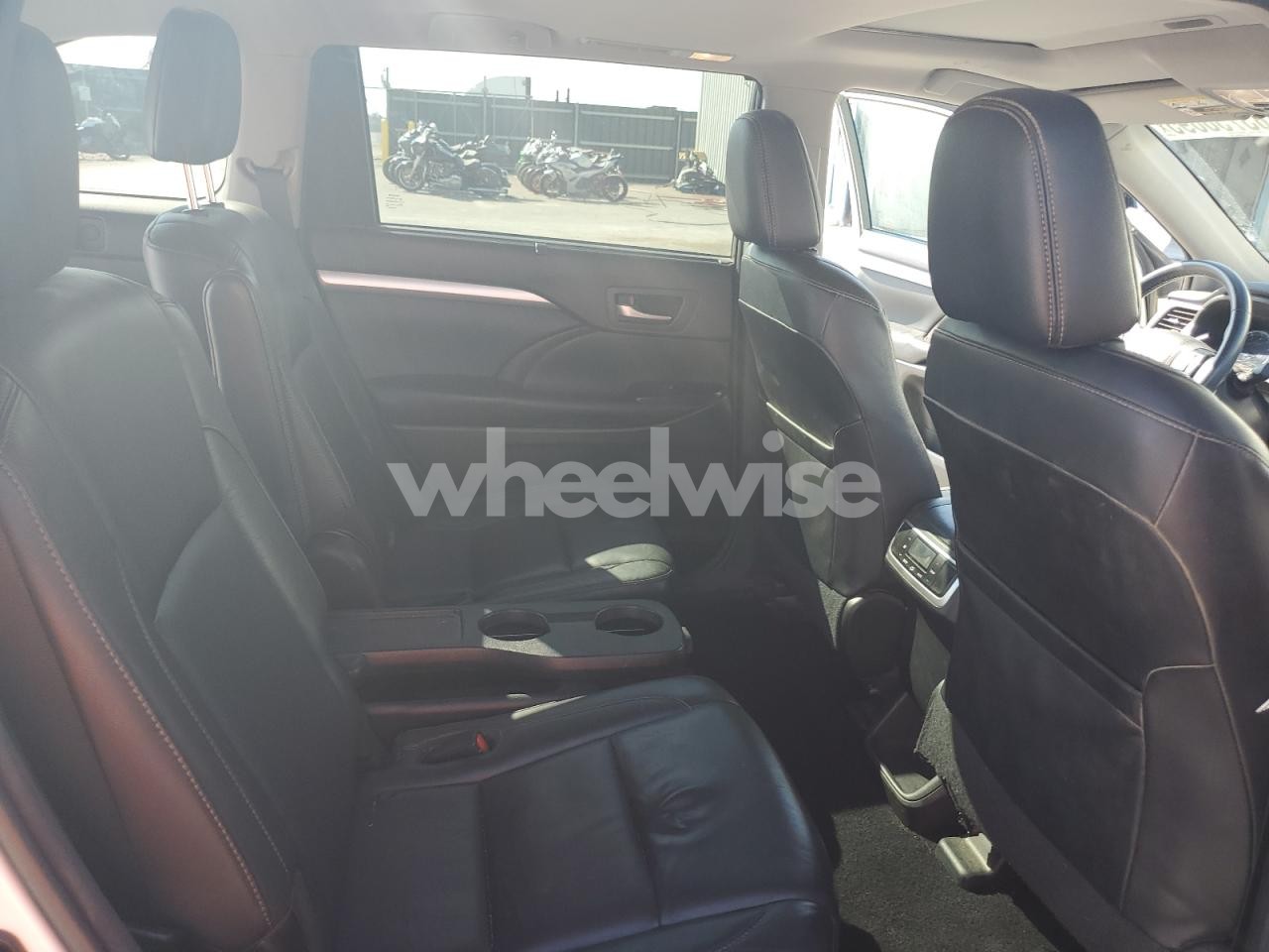 Photo 11 of 2017 TOYOTA HIGHLANDER SE N/A (VIN 5TDJZRFH6HS397282)