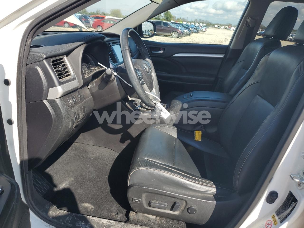 Photo 7 of 2017 TOYOTA HIGHLANDER SE N/A (VIN 5TDJZRFH6HS397282)