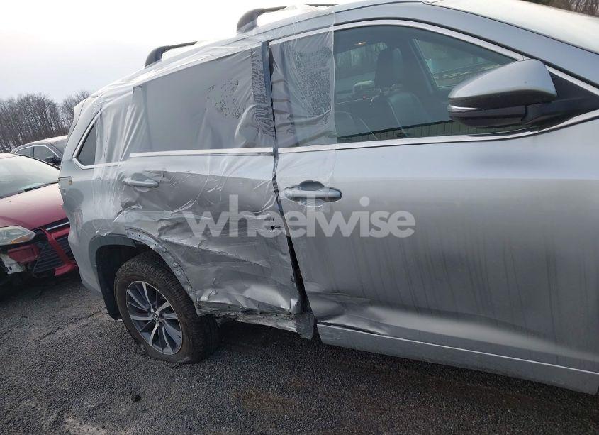 Photo 6 of 2017 Toyota Highlander XLE (VIN 5TDJZRFH6HS433746)