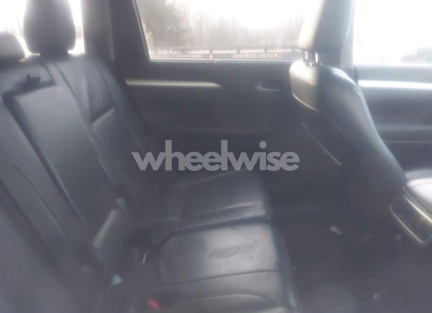 Photo 8 of 2017 Toyota Highlander XLE (VIN 5TDJZRFH6HS433746)