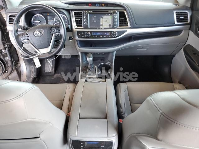 Photo 6 of 2017 TOYOTA HIGHLANDER SE N/A (VIN 5TDJZRFH6HS451678)