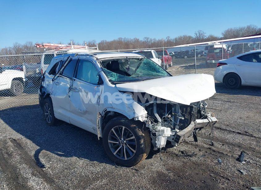 2017 Toyota Highlander XLE (VIN 5TDJZRFH6HS510857) main photo