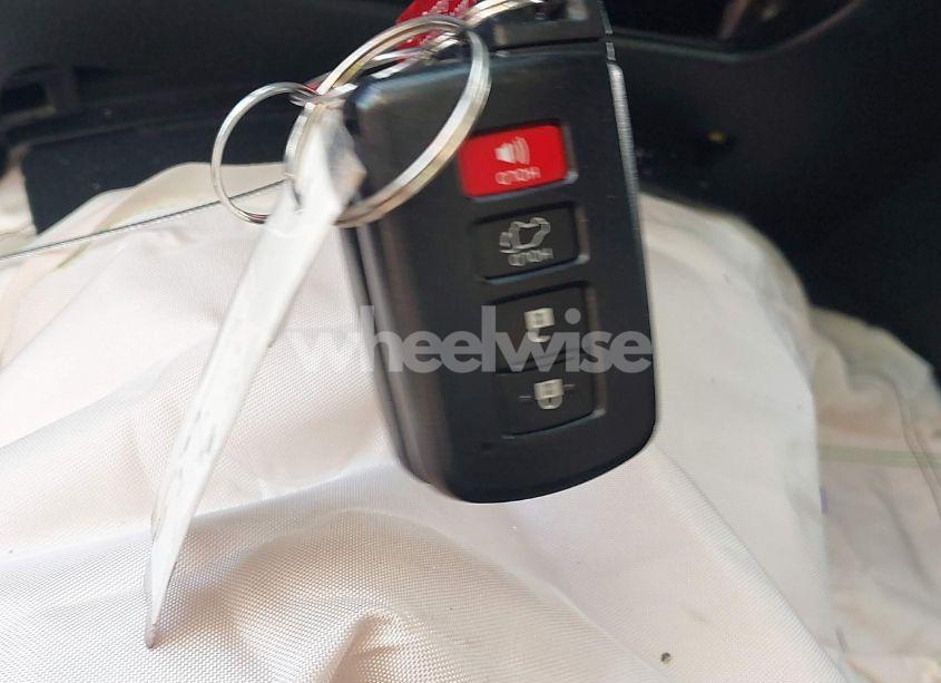 Photo 11 of 2017 Toyota Highlander XLE (VIN 5TDJZRFH6HS510857)