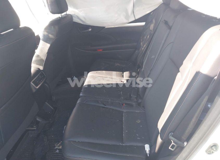 Photo 8 of 2017 Toyota Highlander XLE (VIN 5TDJZRFH6HS510857)