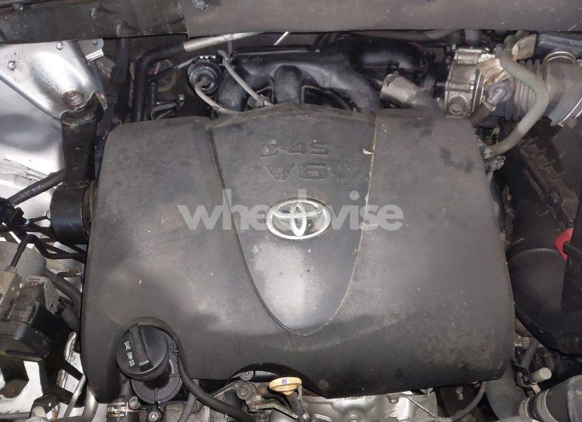 Photo 10 of 2018 Toyota Highlander XLE (VIN 5TDJZRFH6JS531505)