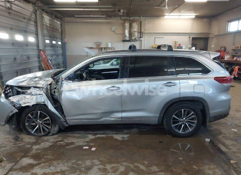 Photo 15 of 2018 Toyota Highlander XLE (VIN 5TDJZRFH6JS531505)