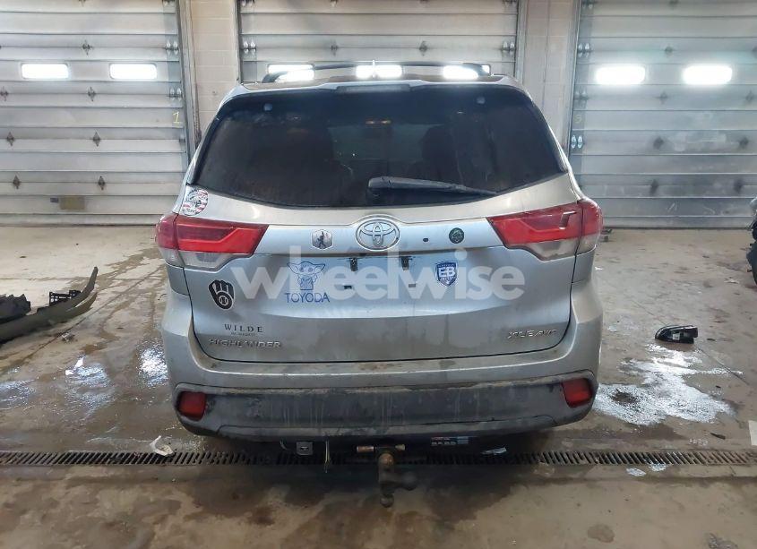 Photo 17 of 2018 Toyota Highlander XLE (VIN 5TDJZRFH6JS531505)