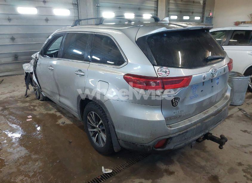 Photo 3 of 2018 Toyota Highlander XLE (VIN 5TDJZRFH6JS531505)