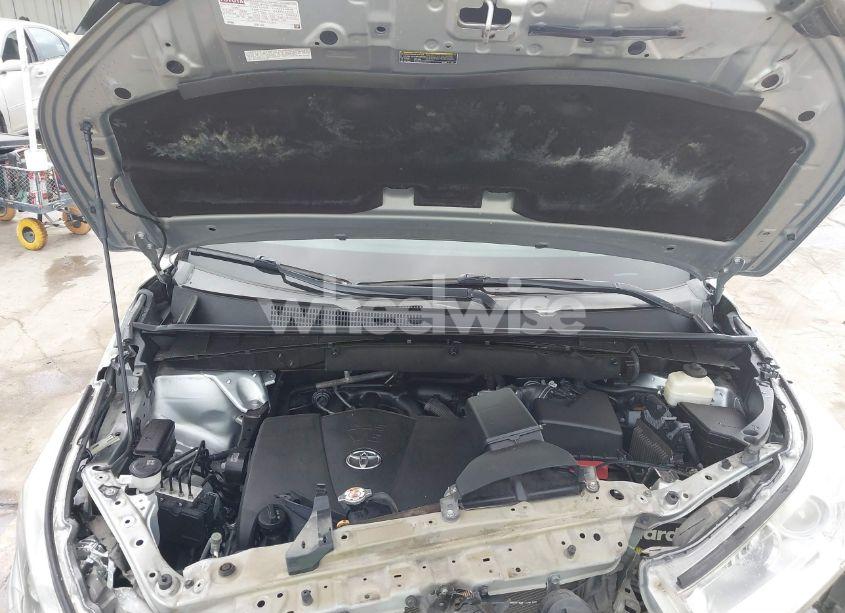 Photo 10 of 2018 Toyota Highlander XLE (VIN 5TDJZRFH6JS549485)