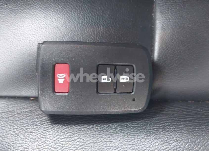 Photo 11 of 2018 Toyota Highlander XLE (VIN 5TDJZRFH6JS549485)