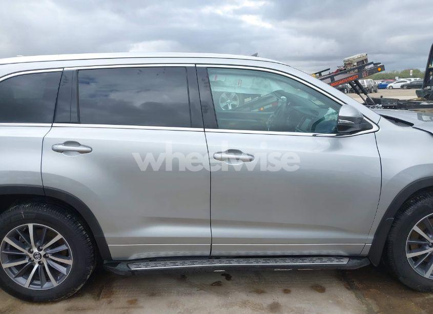 Photo 14 of 2018 Toyota Highlander XLE (VIN 5TDJZRFH6JS549485)