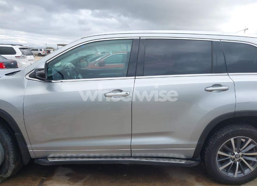 Photo 15 of 2018 Toyota Highlander XLE (VIN 5TDJZRFH6JS549485)