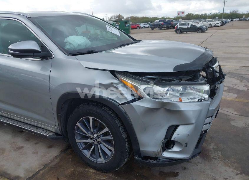 Photo 18 of 2018 Toyota Highlander XLE (VIN 5TDJZRFH6JS549485)