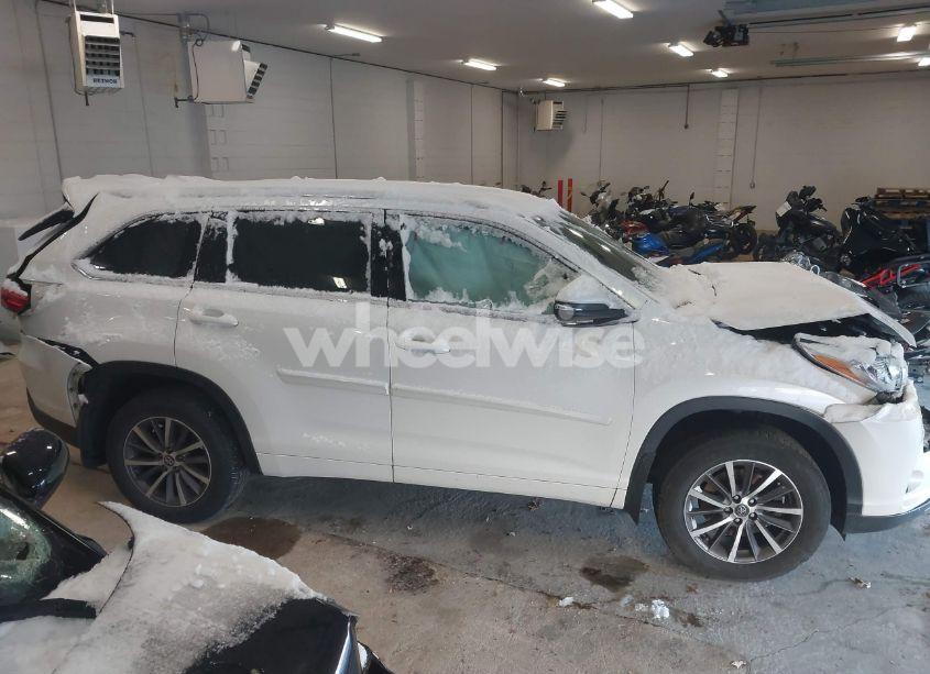 Photo 13 of 2018 Toyota Highlander XLE (VIN 5TDJZRFH6JS550331)