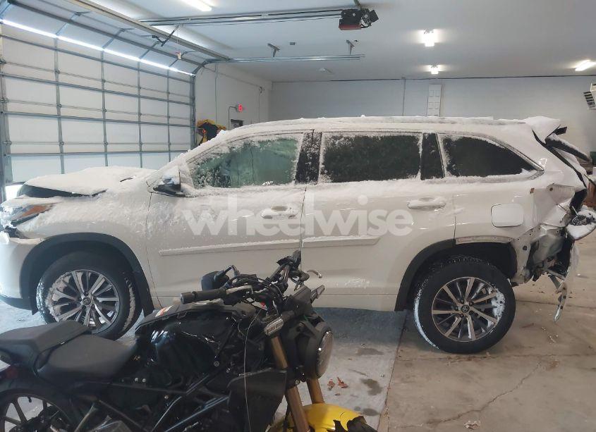 Photo 14 of 2018 Toyota Highlander XLE (VIN 5TDJZRFH6JS550331)