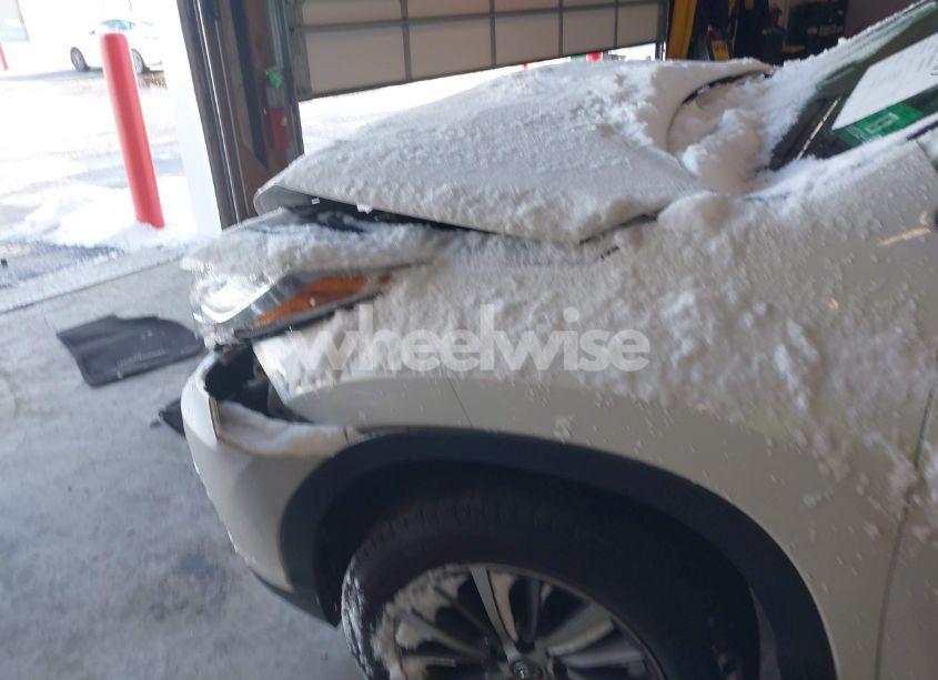 Photo 6 of 2018 Toyota Highlander XLE (VIN 5TDJZRFH6JS550331)