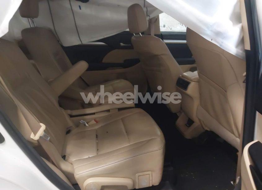 Photo 8 of 2018 Toyota Highlander XLE (VIN 5TDJZRFH6JS550331)