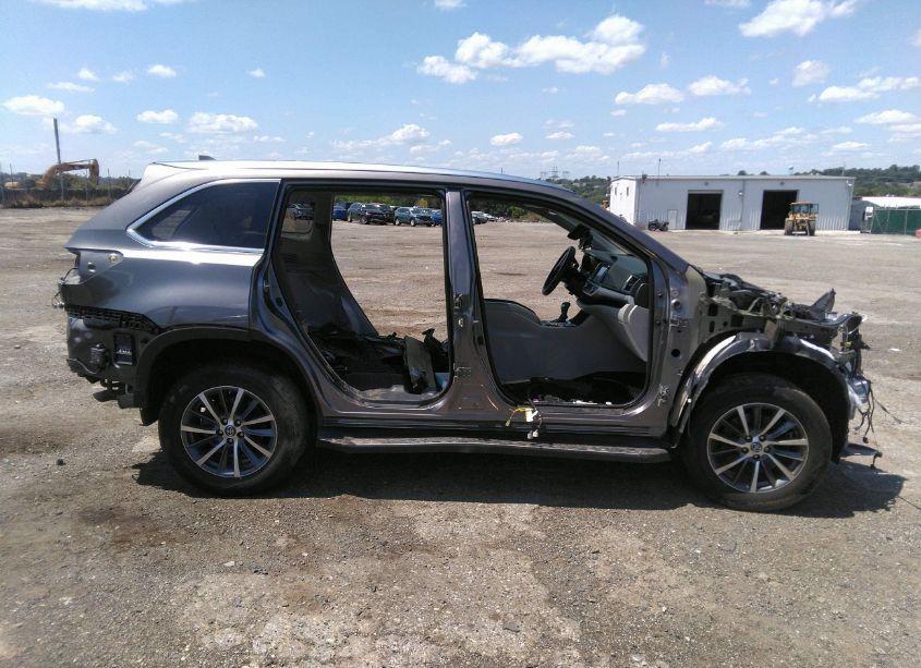 Photo 12 of 2018 Toyota Highlander XLE (VIN 5TDJZRFH6JS551382)
