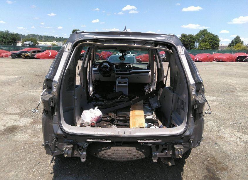 Photo 15 of 2018 Toyota Highlander XLE (VIN 5TDJZRFH6JS551382)