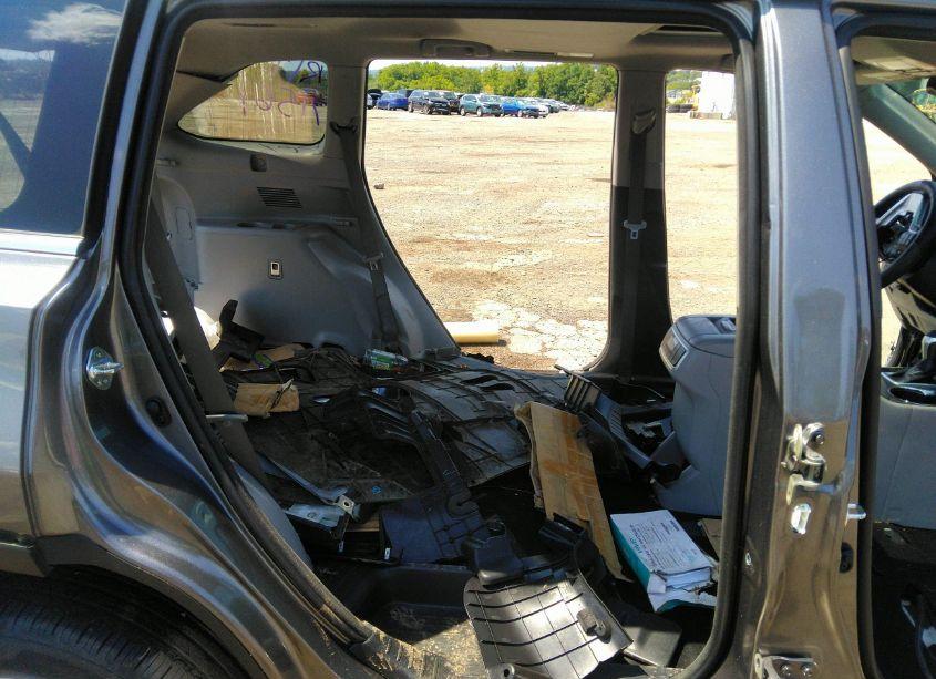 Photo 8 of 2018 Toyota Highlander XLE (VIN 5TDJZRFH6JS551382)