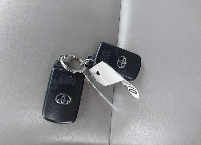 Photo 11 of 2018 Toyota Highlander XLE (VIN 5TDJZRFH6JS551883)