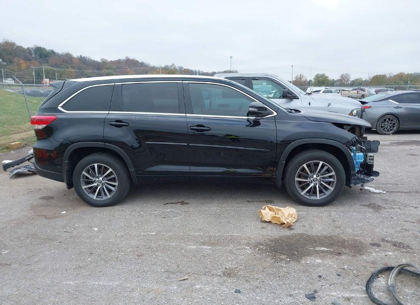 Photo 14 of 2018 Toyota Highlander XLE (VIN 5TDJZRFH6JS551883)