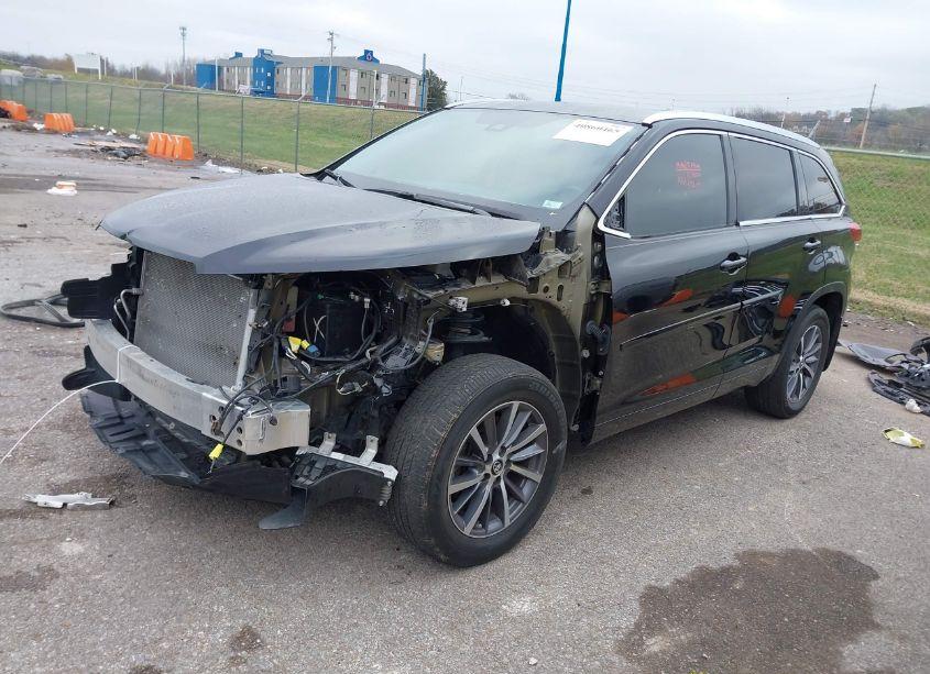 Photo 15 of 2018 Toyota Highlander XLE (VIN 5TDJZRFH6JS551883)