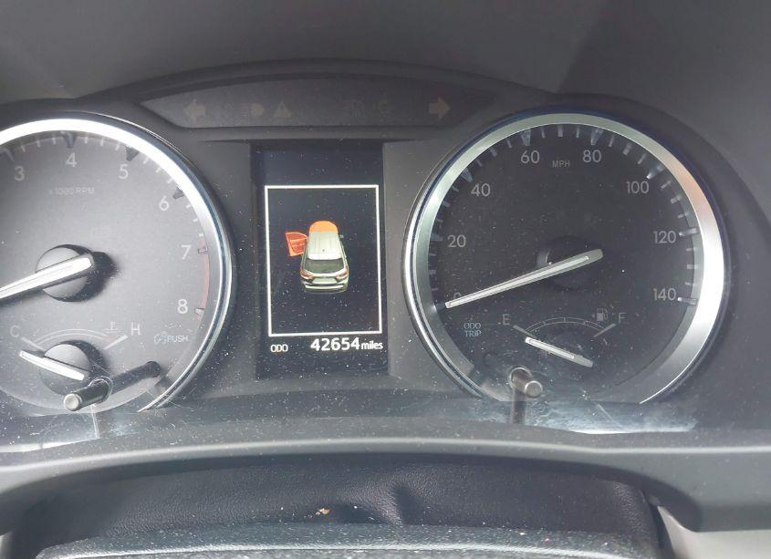 Photo 16 of 2018 Toyota Highlander XLE (VIN 5TDJZRFH6JS551883)