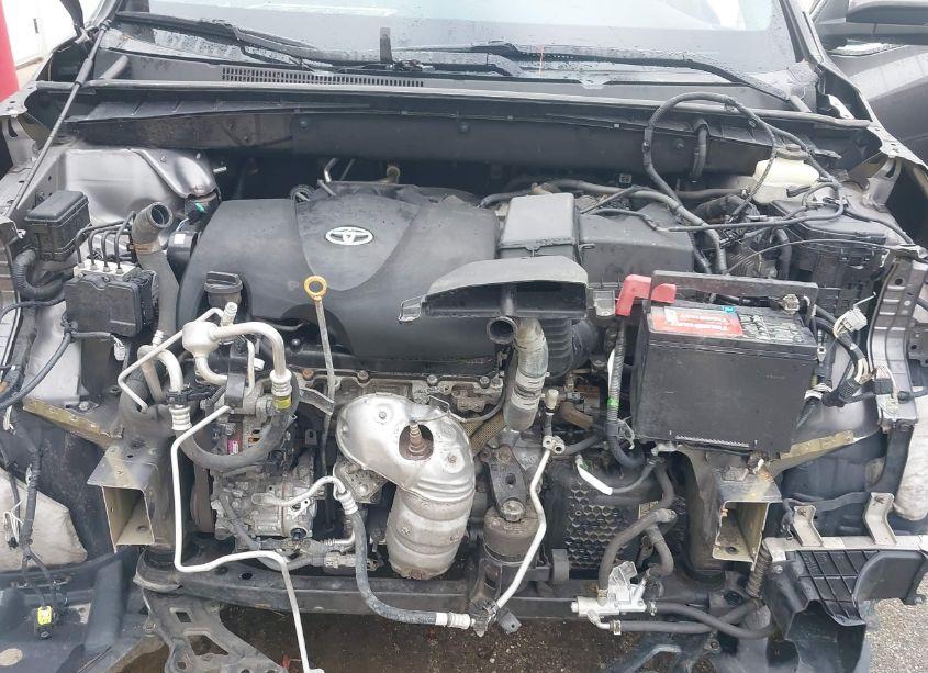 Photo 10 of 2018 Toyota Highlander XLE (VIN 5TDJZRFH6JS552676)