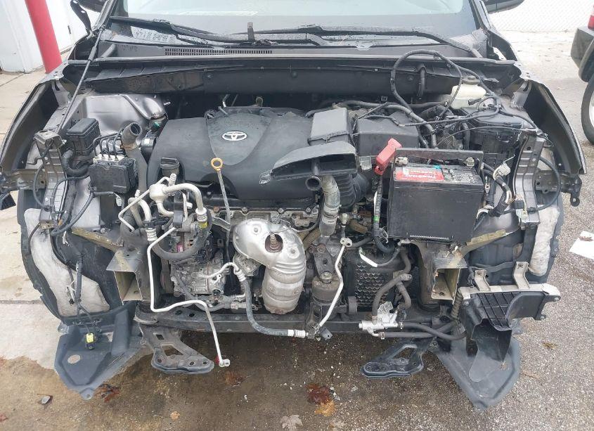 Photo 6 of 2018 Toyota Highlander XLE (VIN 5TDJZRFH6JS552676)