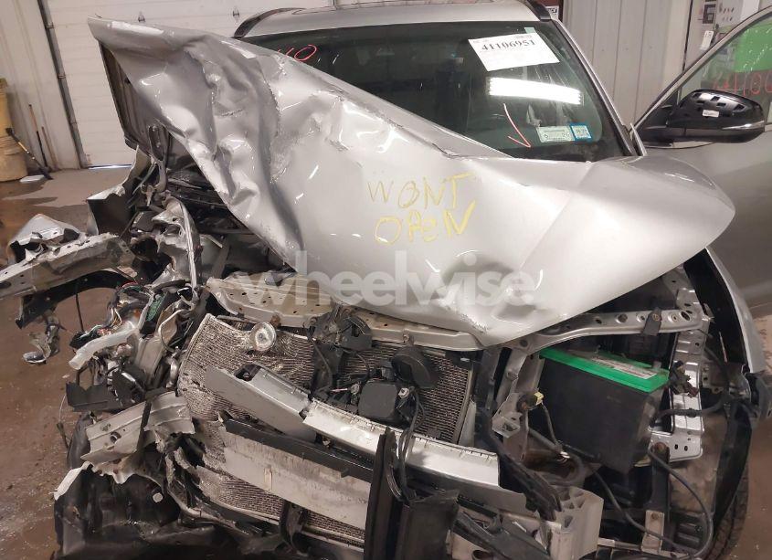 Photo 10 of 2018 Toyota Highlander SE (VIN 5TDJZRFH6JS843646)