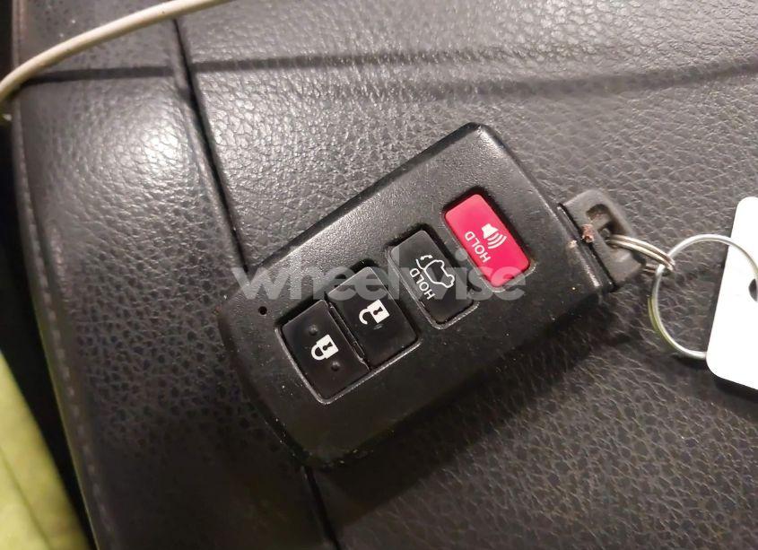 Photo 11 of 2018 Toyota Highlander SE (VIN 5TDJZRFH6JS843646)