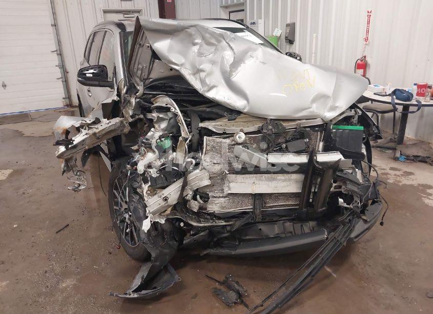 Photo 6 of 2018 Toyota Highlander SE (VIN 5TDJZRFH6JS843646)