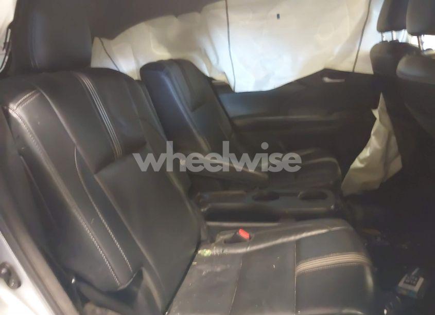 Photo 8 of 2018 Toyota Highlander SE (VIN 5TDJZRFH6JS843646)